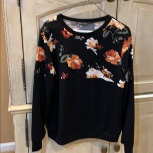 NWOT Shein black crewneck sweatshirt, medium.